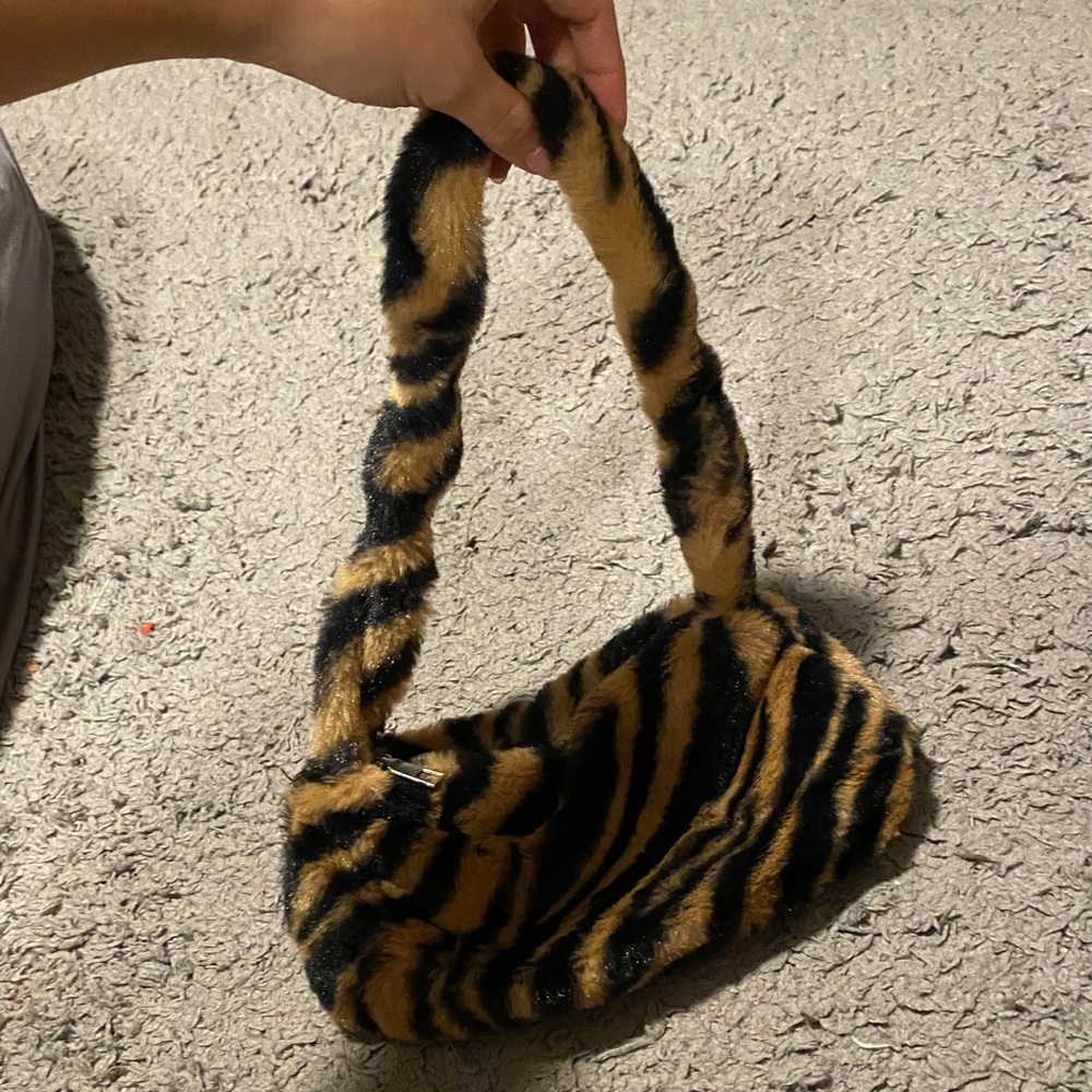 Tiger fuzzy purse